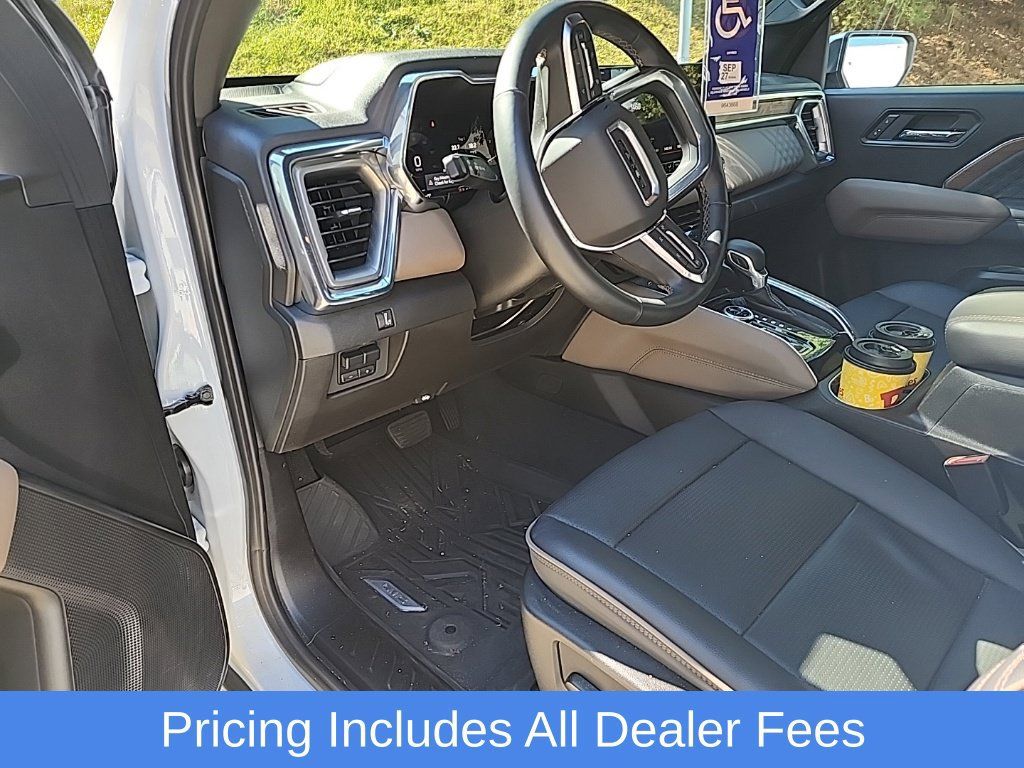 Used 2025 GMC Canyon Denali AWD/4WD image 6