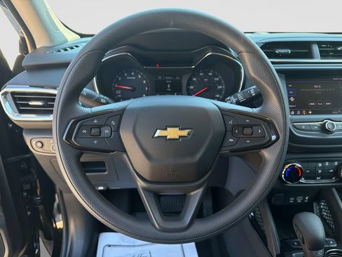 Used 2023 Chevrolet TrailBlazer LT FWD image 32