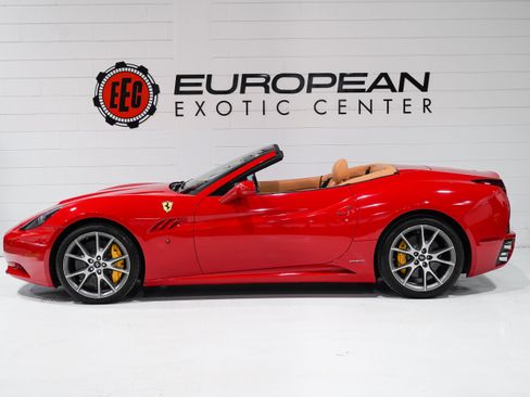 Used 2009 Ferrari California RWD image 7