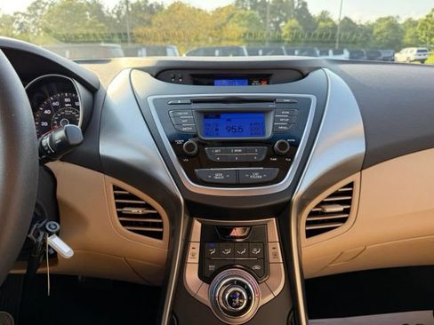 Used 2013 Hyundai Elantra GLS FWD image 18