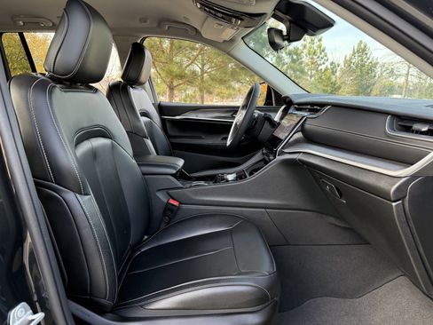 Used 2023 Jeep Grand Cherokee Limited image 34