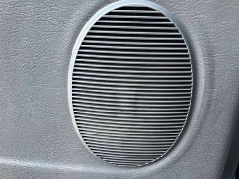 Used 2005 Dodge Grand Caravan SE image 37