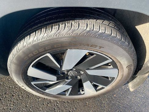 Used 2024 Volkswagen Atlas Cross Sport SEL image 33