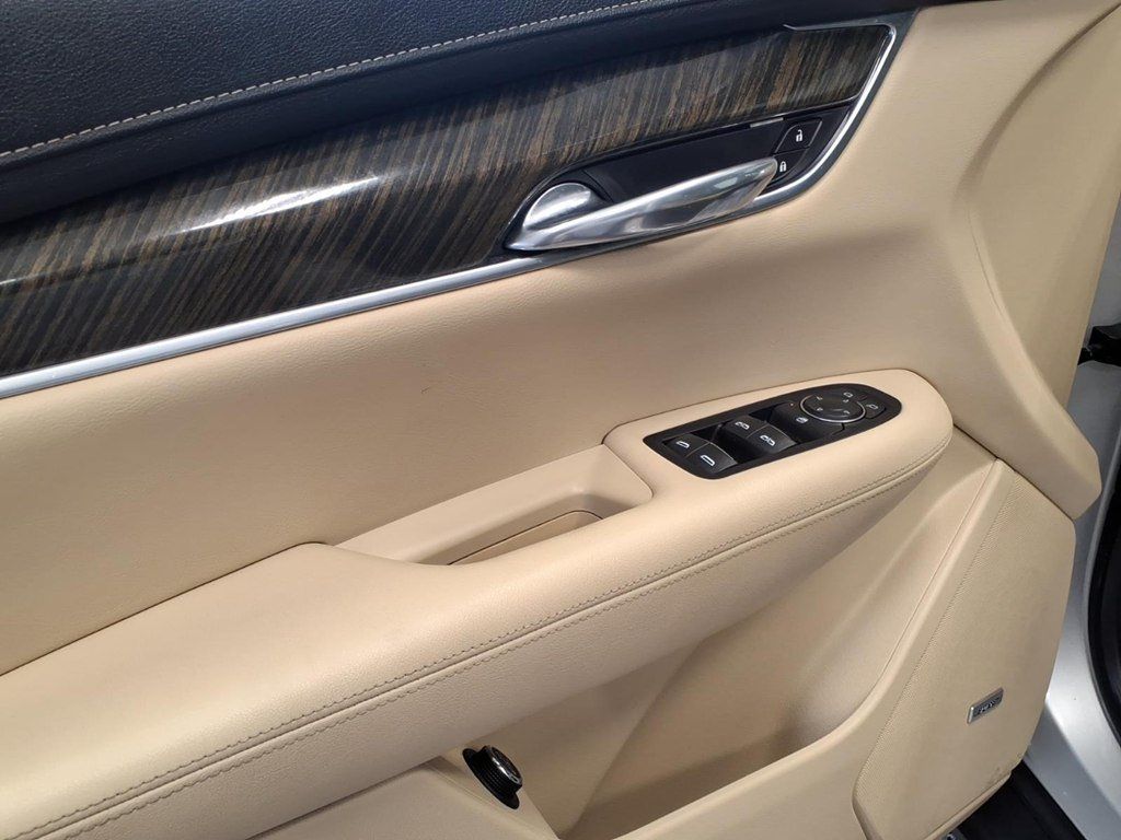 Used 2017 Cadillac XT5 FWD image 8