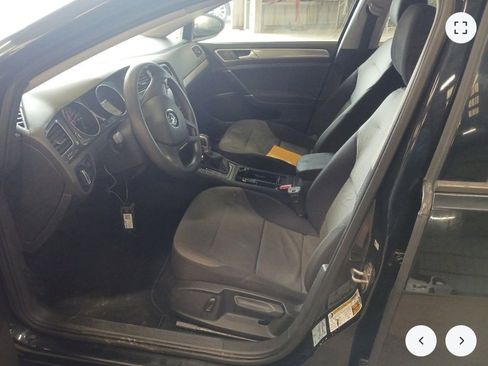 Used 2016 Volkswagen e-Golf SE w/ DC Fast Charging Package image 2