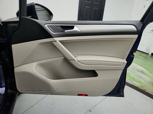 Used 2015 Volkswagen Golf S FWD image 23