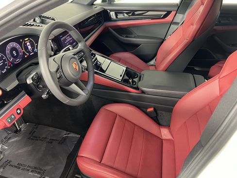 Used 2025 Porsche Panamera 4 image 4