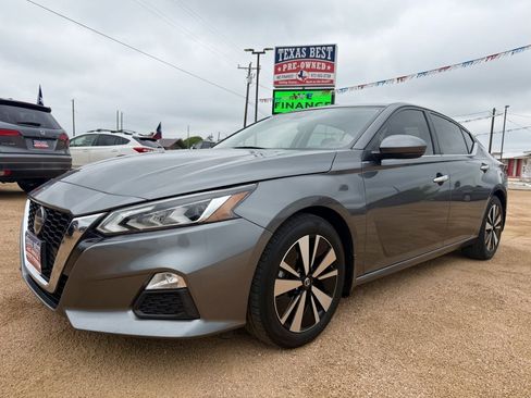Used 2021 Nissan Altima 2.5 SV w/ SV Premium Package FWD image 1