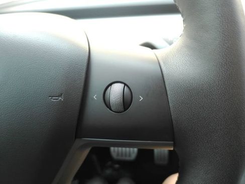 Used 2022 Tesla Model Y Performance image 34