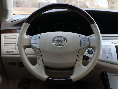 Used 2009 Toyota Avalon Limited image 18