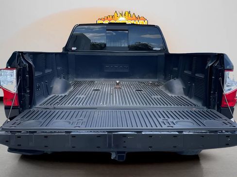 Used 2017 Nissan Titan SV image 28