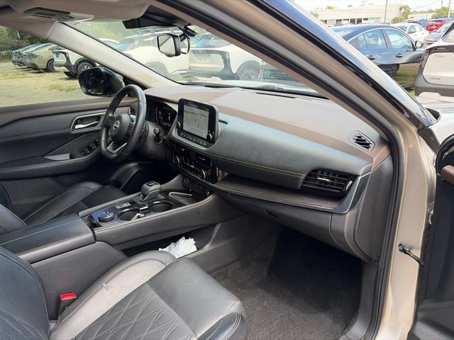 Used 2022 Nissan Rogue Platinum w/ Head-Up Display Package AWD/4WD image 11