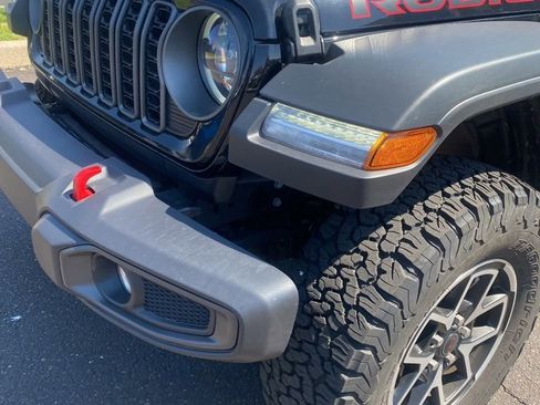 Used 2025 Jeep Wrangler Unlimited Rubicon image 19