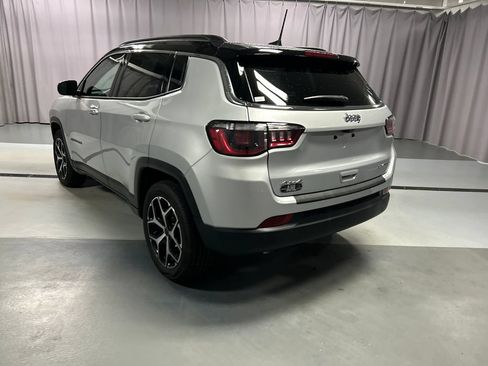 Used 2025 Jeep Compass Limited AWD/4WD image 5