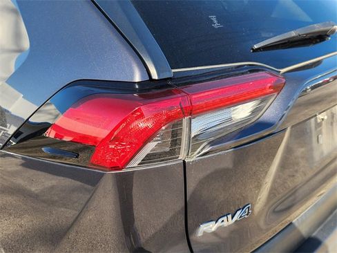 Used 2019 Toyota RAV4 LE image 6