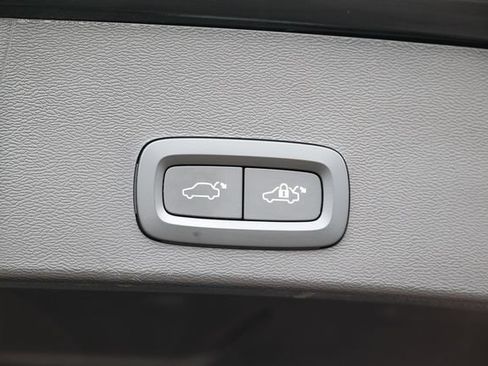 Certified 2024 Volvo XC40 B5 Ultimate w/ Protection Package Premier AWD/4WD image 44