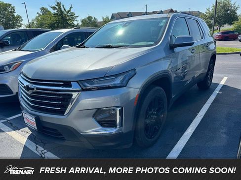Used 2023 Chevrolet Traverse LT FWD image 1