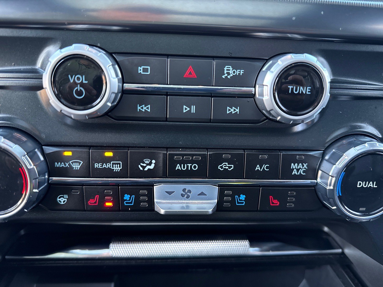 Used 2025 Ford F150 Lariat w/ Equipment Group 501A Mid AWD/4WD image 18