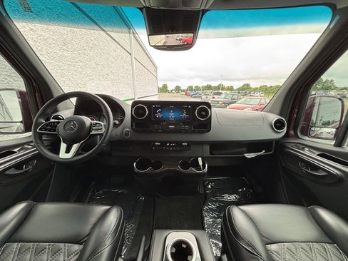 Used 2024 Mercedes-Benz Sprinter 2500 image 24