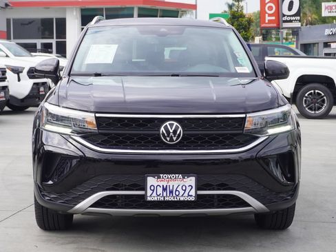 Used 2022 Volkswagen Taos SE FWD image 3
