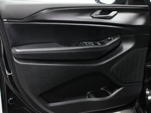 Used 2024 Jeep Grand Cherokee Altitude image 11