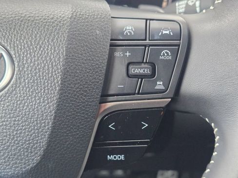 Used 2025 Toyota Camry SE image 38