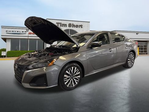 Used 2025 Nissan Altima 2.5 SV image 14
