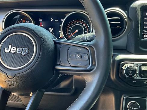 Used 2023 Jeep Gladiator Sport AWD/4WD image 13