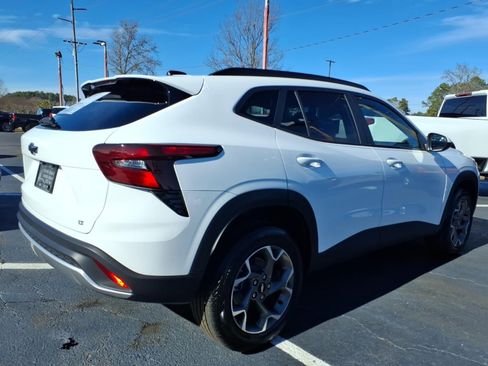 New 2026 Chevrolet Trax LT image 3