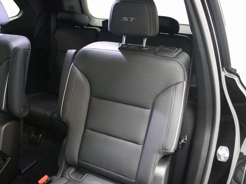 Used 2025 Buick Enclave Sport Touring image 22