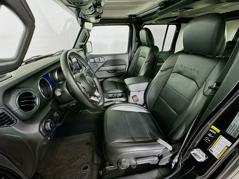 Used 2023 Jeep Wrangler Sahara w/ Cold Weather Group image 13