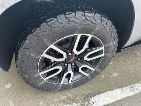 Used 2023 GMC Yukon AT4 w/ AT4 Premium Package image 9