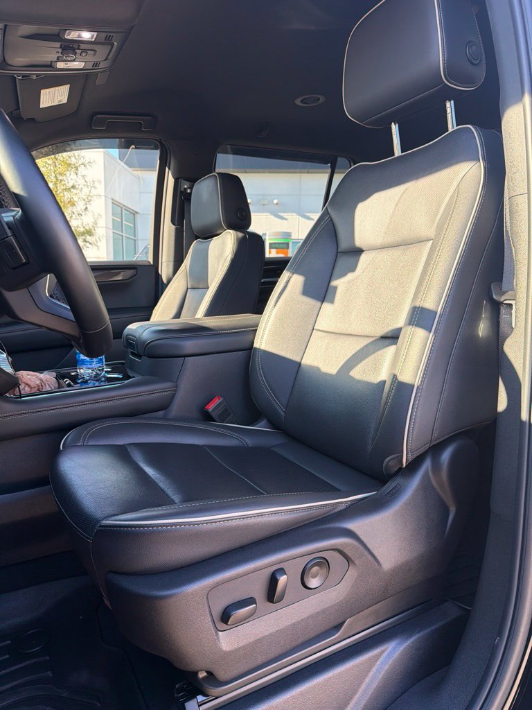 Used 2025 GMC Yukon Elevation AWD/4WD image 13