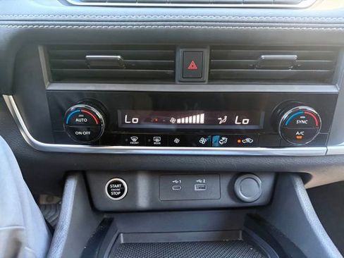 Used 2023 Nissan Rogue SV AWD/4WD image 11