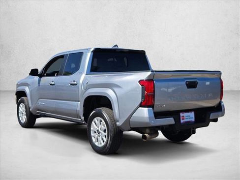 Certified 2025 Toyota Tacoma SR5 AWD/4WD image 8
