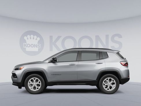 Used 2024 Jeep Compass Limited w/ Sun and Sound Group AWD/4WD image 2