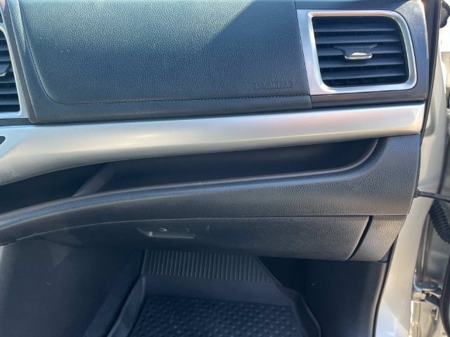 Used 2018 Toyota Highlander XLE AWD/4WD image 28
