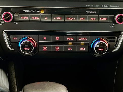 Used 2020 Kia Optima Premium FWD image 11