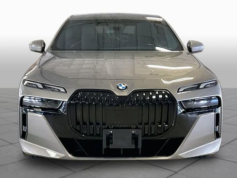 Certified 2023 BMW 740i RWD image 3
