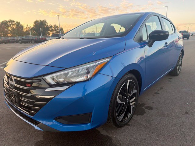 Used 2024 Nissan Versa SR FWD image 2