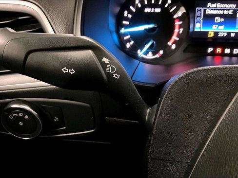 Used 2018 Ford Edge SE image 30