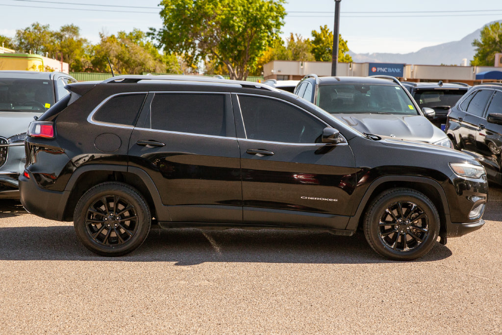 Used 2019 Jeep Cherokee Latitude w/ Popular Appearance Group FWD image 4