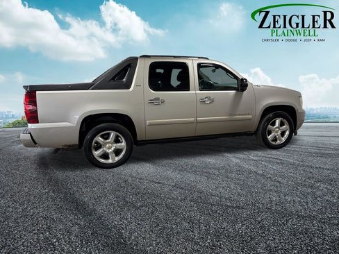 Used 2007 Chevrolet Avalanche LTZ w/ LTZ Preferred Equipment Group image 8