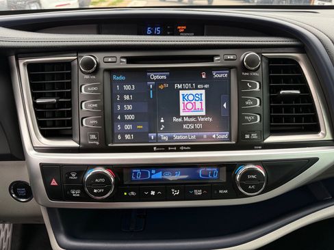 Used 2018 Toyota Highlander Limited Platinum AWD/4WD image 26