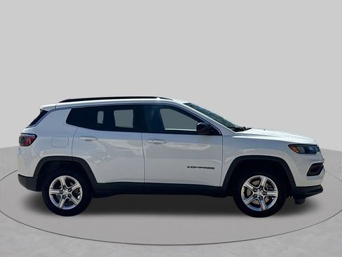 Used 2024 Jeep Compass Latitude AWD/4WD image 6