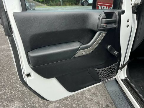 Used 2015 Jeep Wrangler Sport AWD/4WD image 16