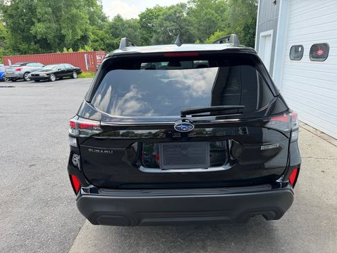 Used 2025 Subaru Forester Premium AWD/4WD image 5