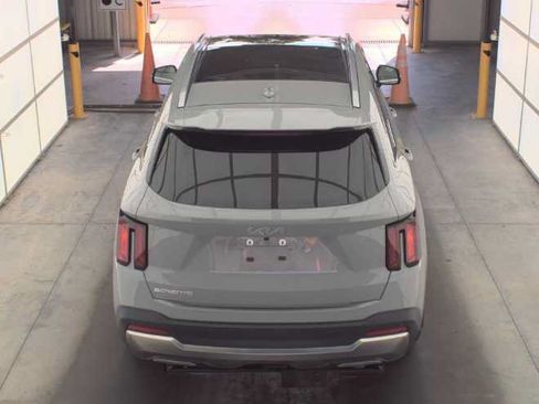 Used 2025 Kia Sorento EX w/ Panoramic Sunroof Package FWD image 5