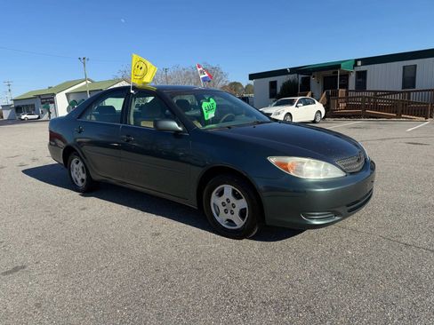 Used 2002 Toyota Camry SE FWD image 2