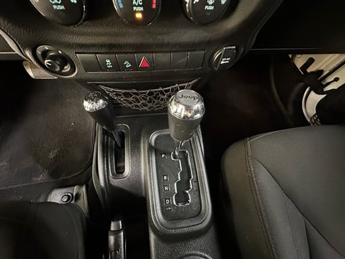 Used 2017 Jeep Wrangler Unlimited Sport w/ Quick Order Package 24S AWD/4WD image 26